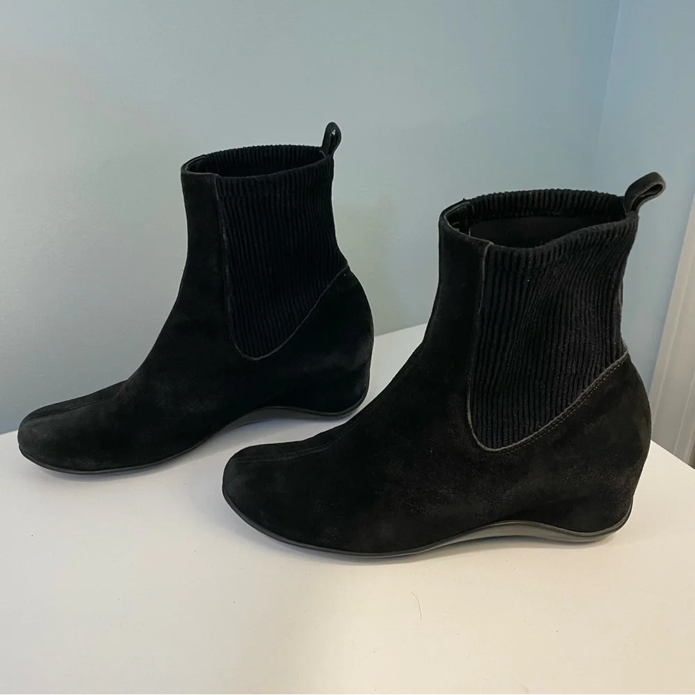 Aquatalia Versa Waterproof Black Nappa Suede Chelsea Wedge Ankle Boots 7